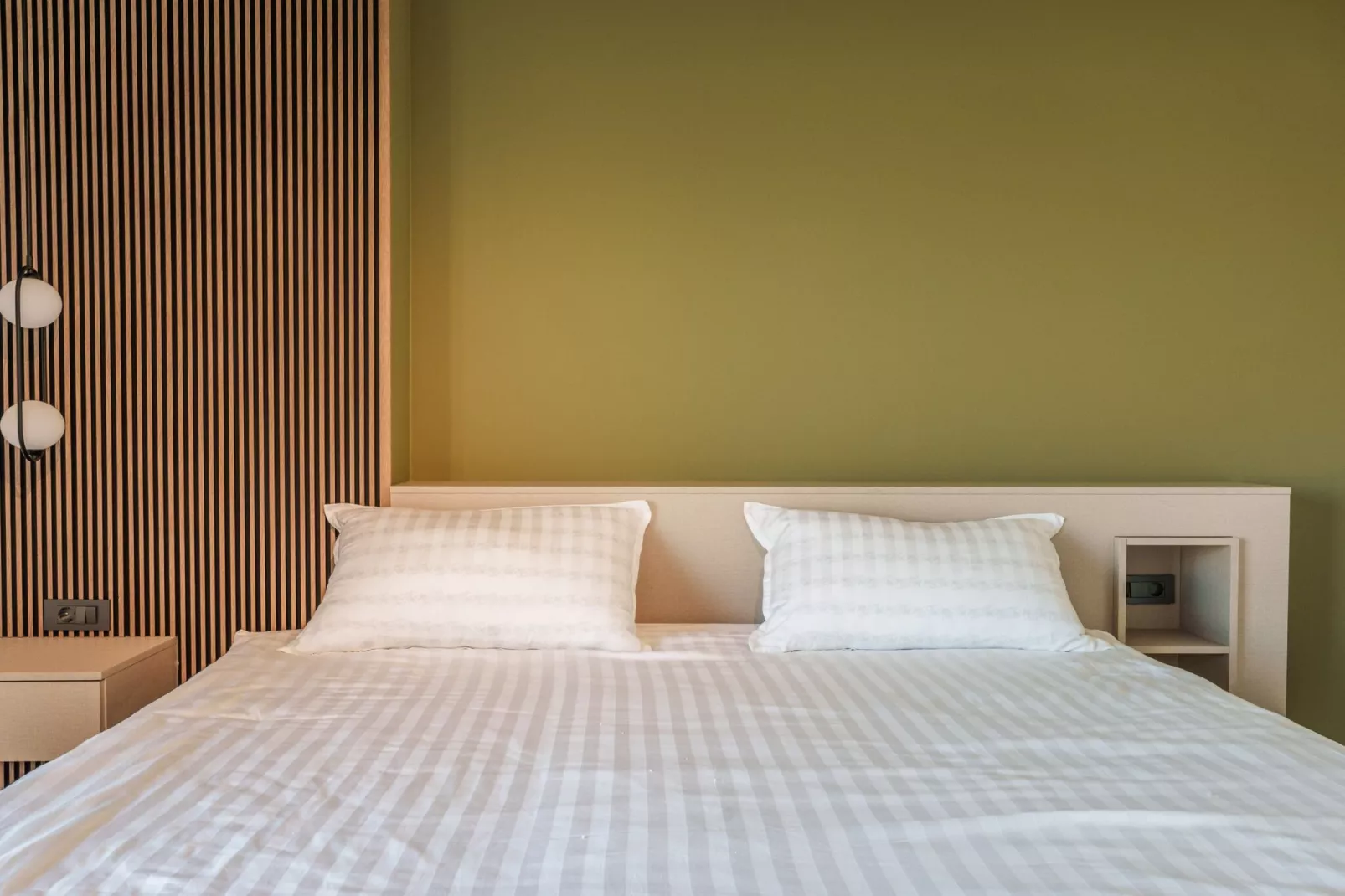 Villa Freedom - Five Bedroom House with Balcony-Bedroom