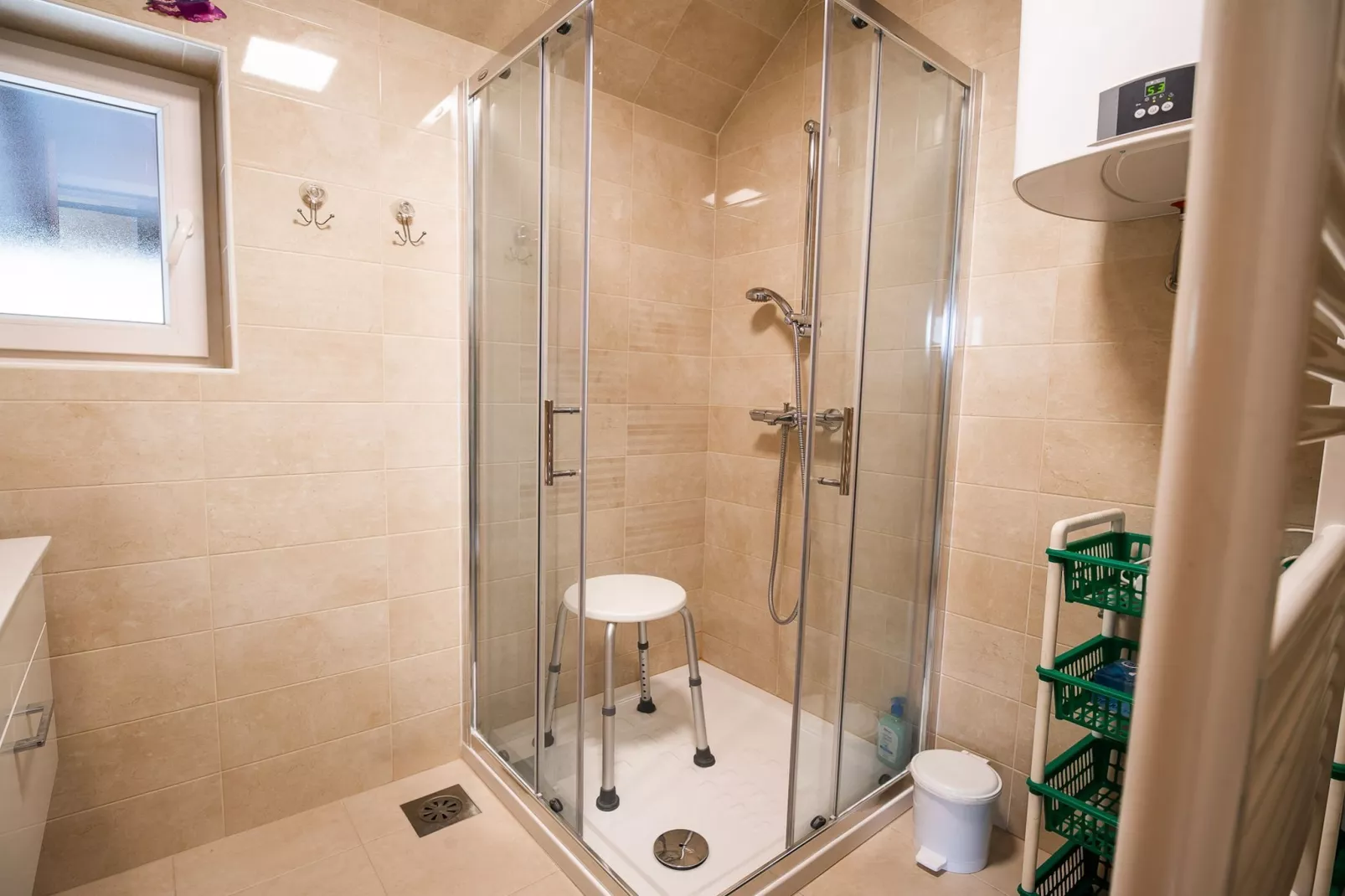 Quiet and Sunny Apartment with Balcony - Two Bedroom Apartment with Balcony-Bathroom