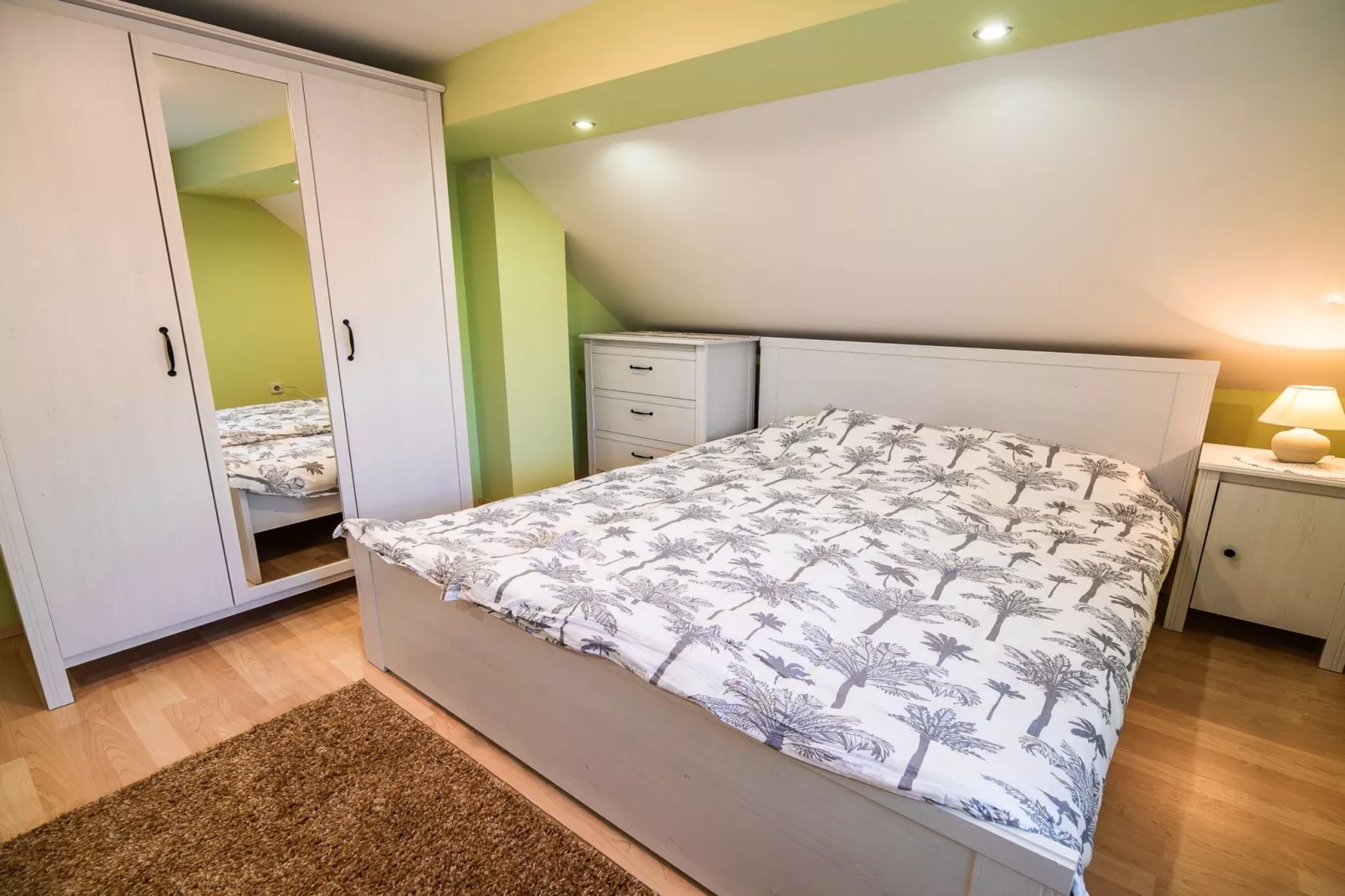 Golden Horizon Holiday Home with Terrace and Garden - One Bedroom Holiday Home with Terrace and Garden-Chambre