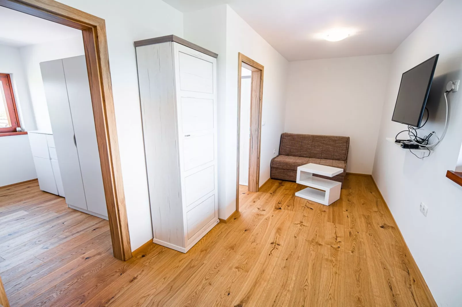 Serene Hollow Holiday Home with Mountain View - Two Bedroom Holiday Home with Mountain View-Chambre