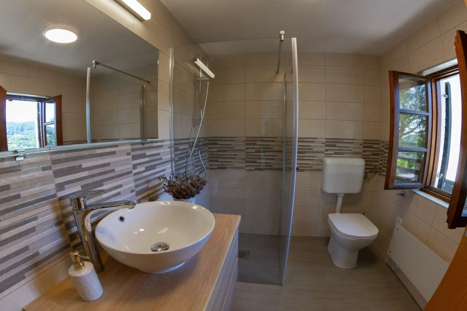 Hillside Haven Holiday Home with Sauna and Hot-Tub - One Bedroom Holiday Home with Sauna and Hot-Tub-Salle de bain