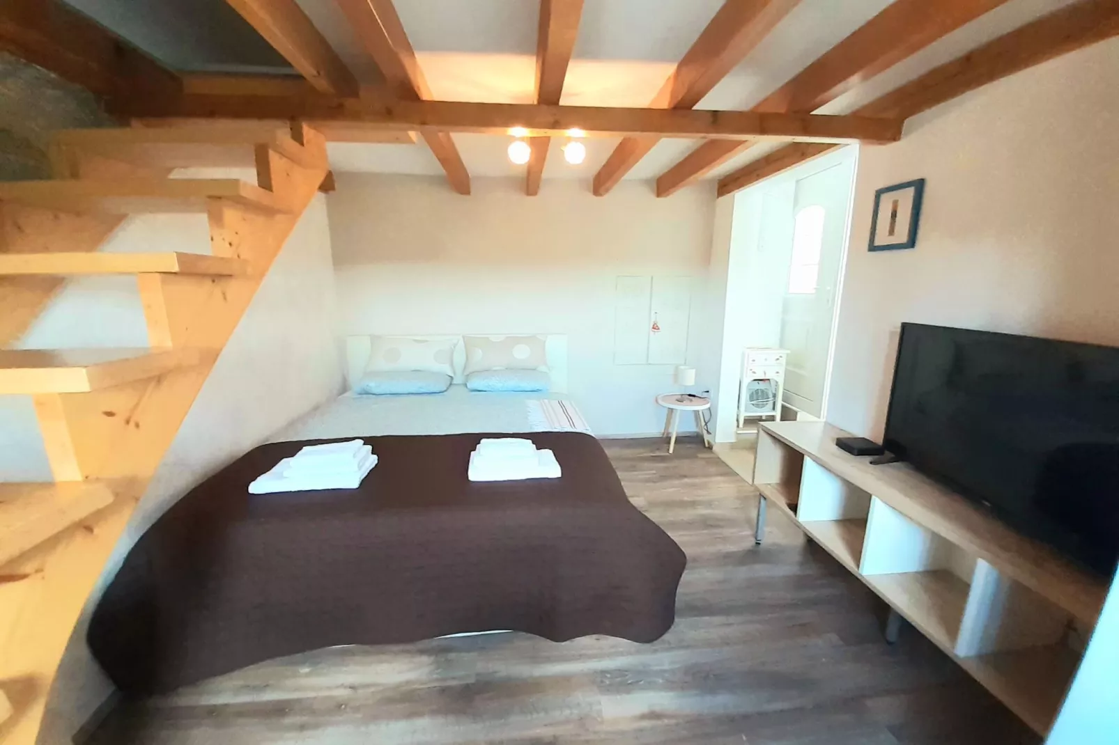 Secluded Authentic Apartment with Terrace - Studio Apartment with Terrace-Schlafzimmer