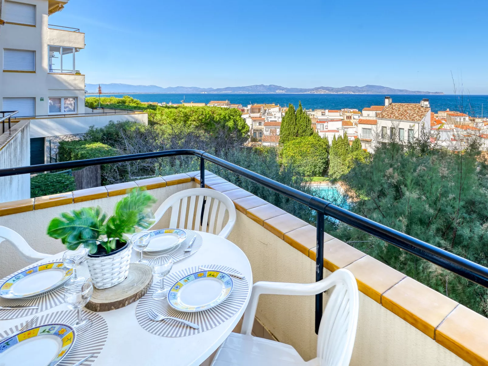 Mirador del Pedró-Outside