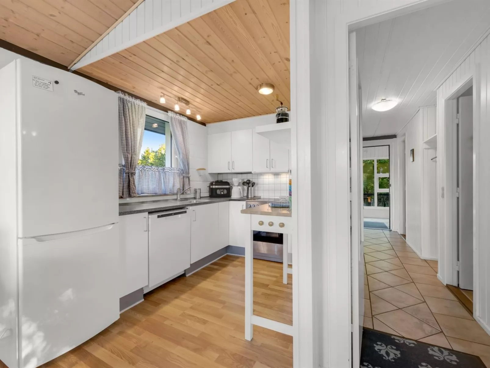 "Sjarlotte" - 400m to the fjord-Inside