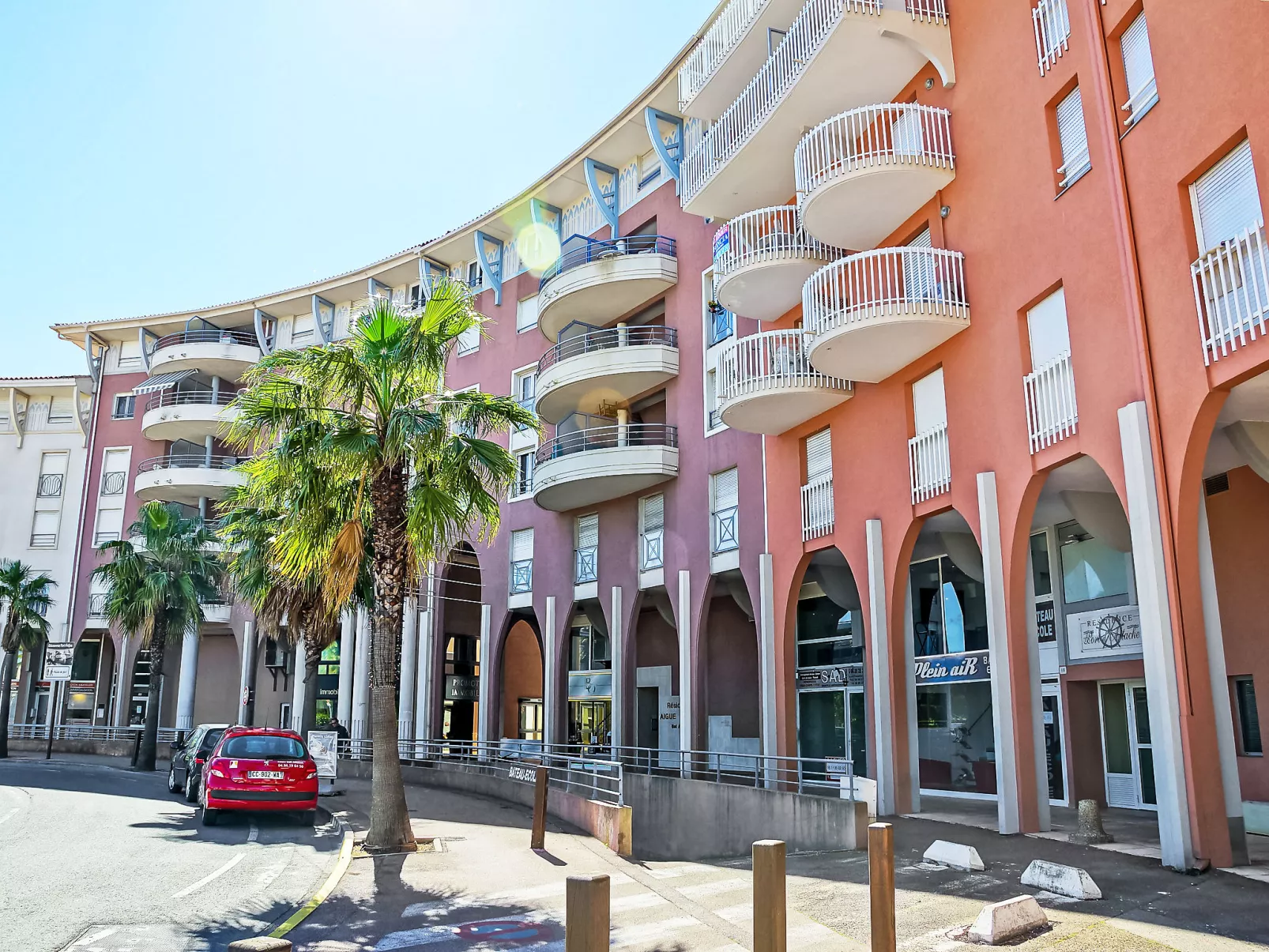 Port d'Attache-Outside