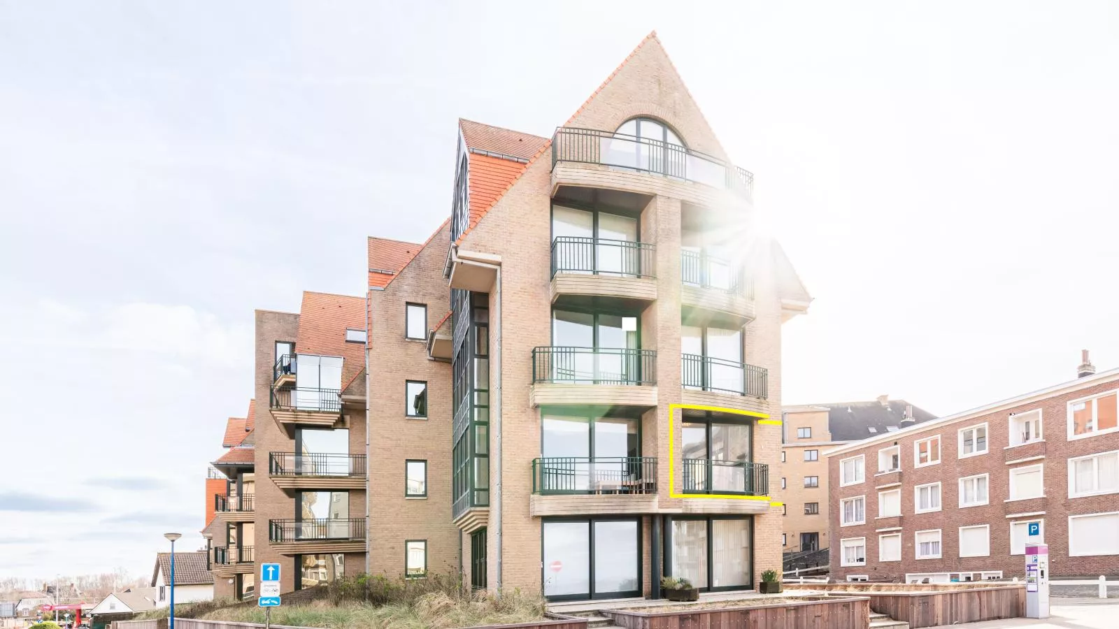 Delfien Eerste-Außenbereich Sommer