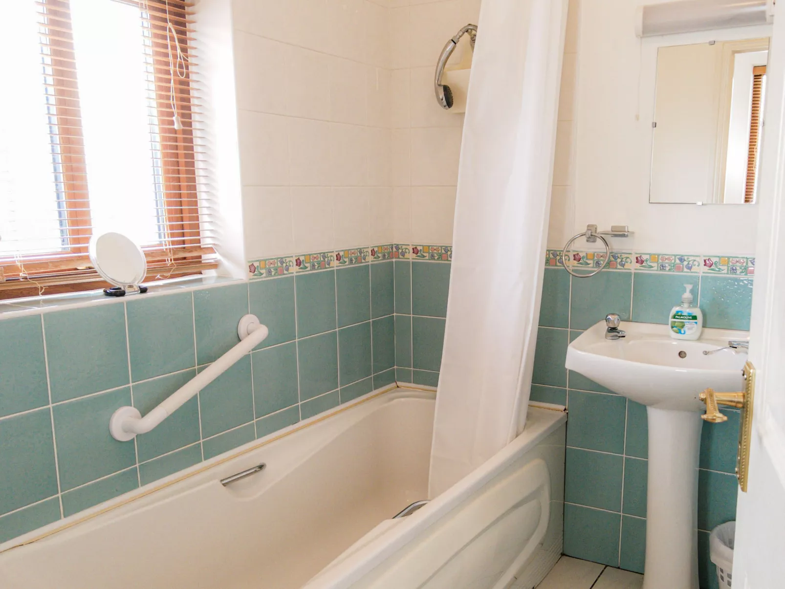 Achill Sound HV No 9-Inside