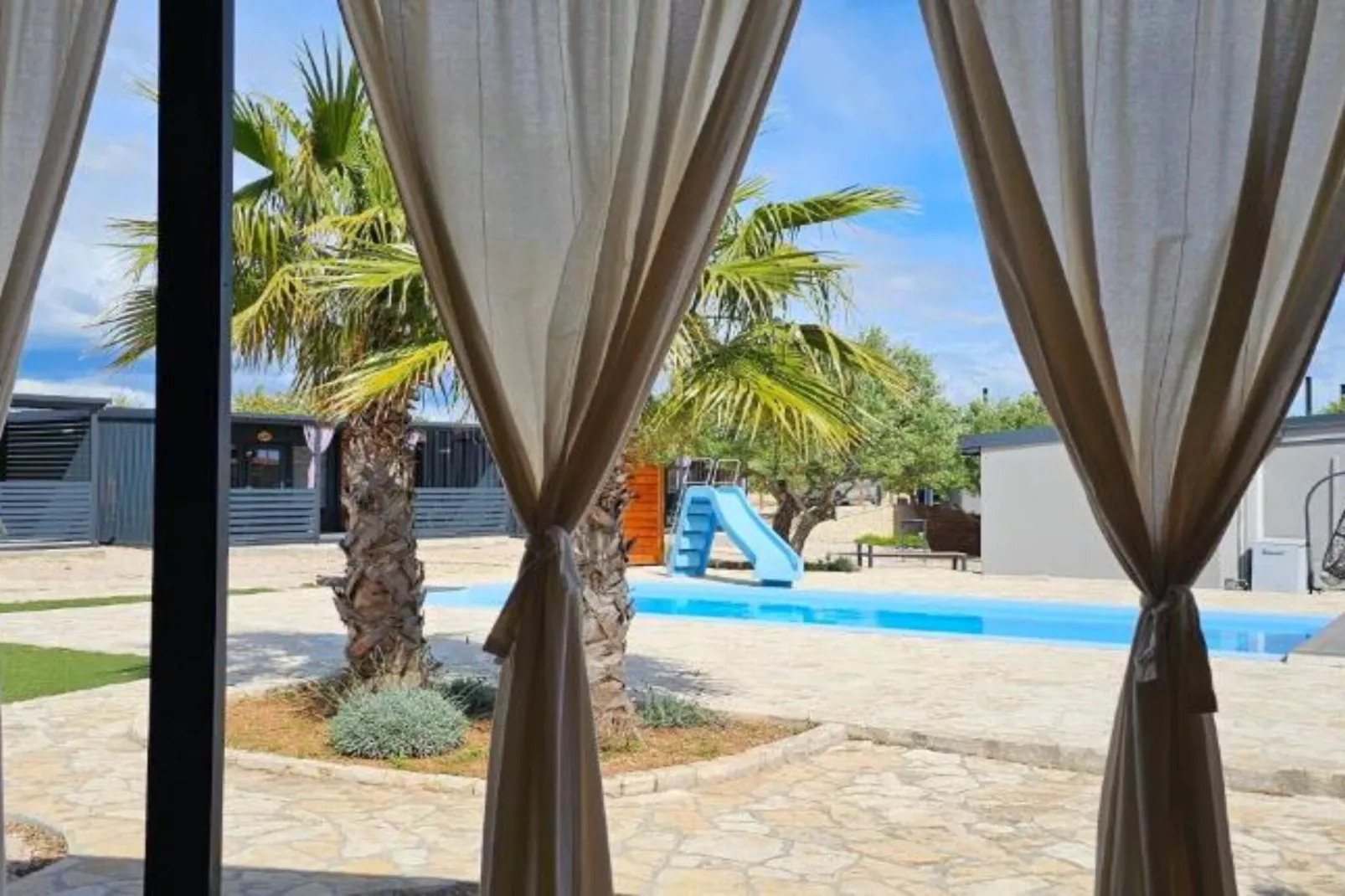 SAK Mobile Homes - Standard Two Bedroom Mobile Home with Terrace and Sea View (Br3)-Schwimmbad