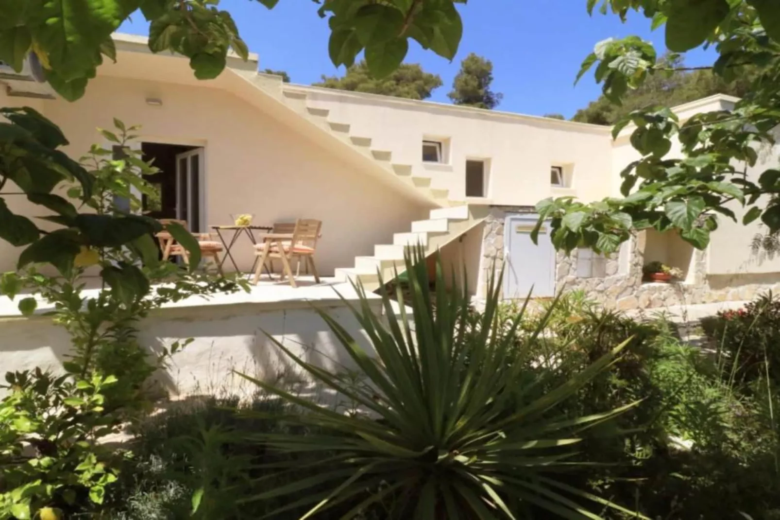 House Leta Cozy Hideaway with Pool - Four Bedroom Holiday Home with Pool-Outdoor