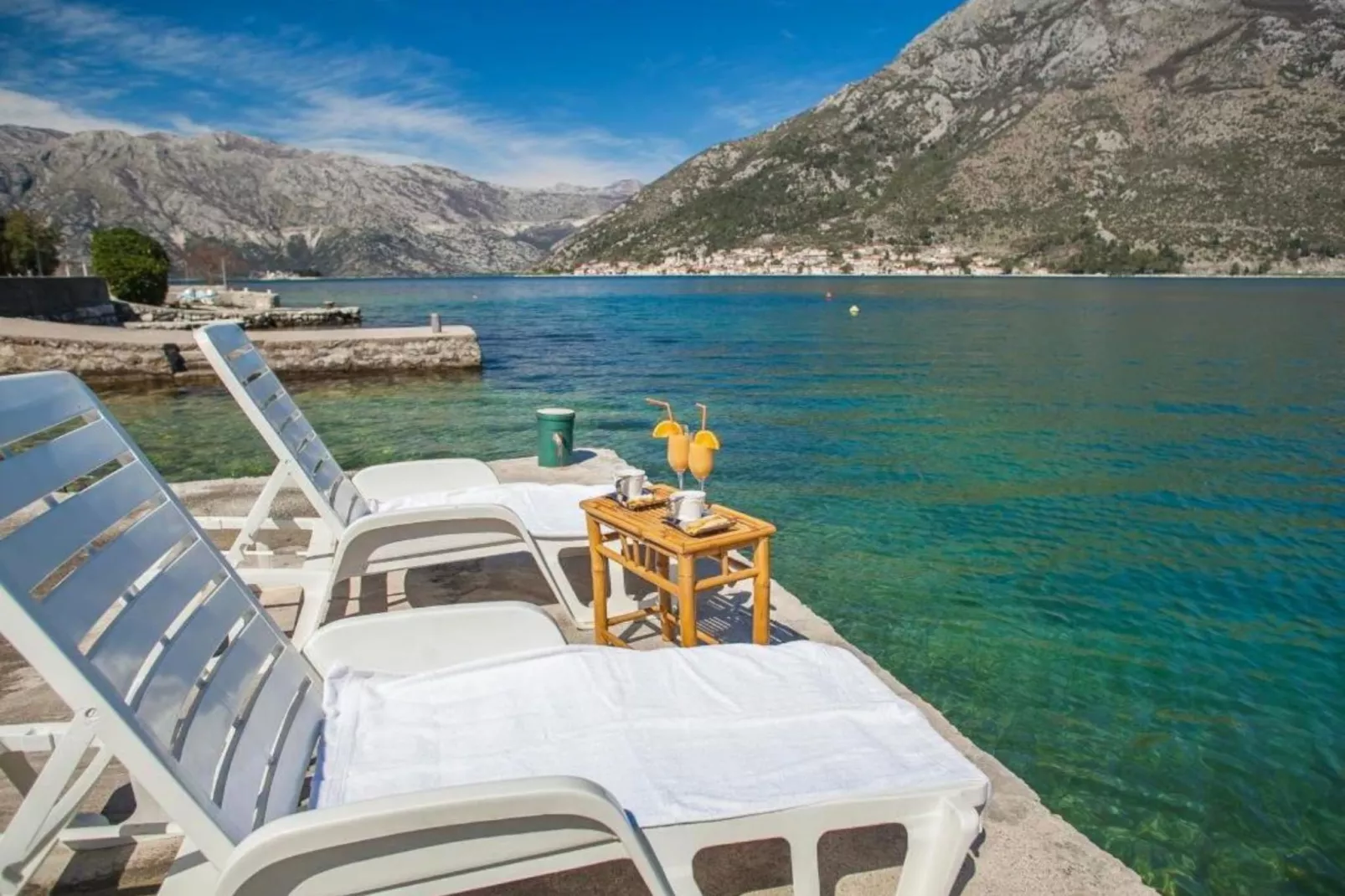 Charming Seaside Escape in Kotor - One Bedroom Apartment with Garden 3-Im Freien