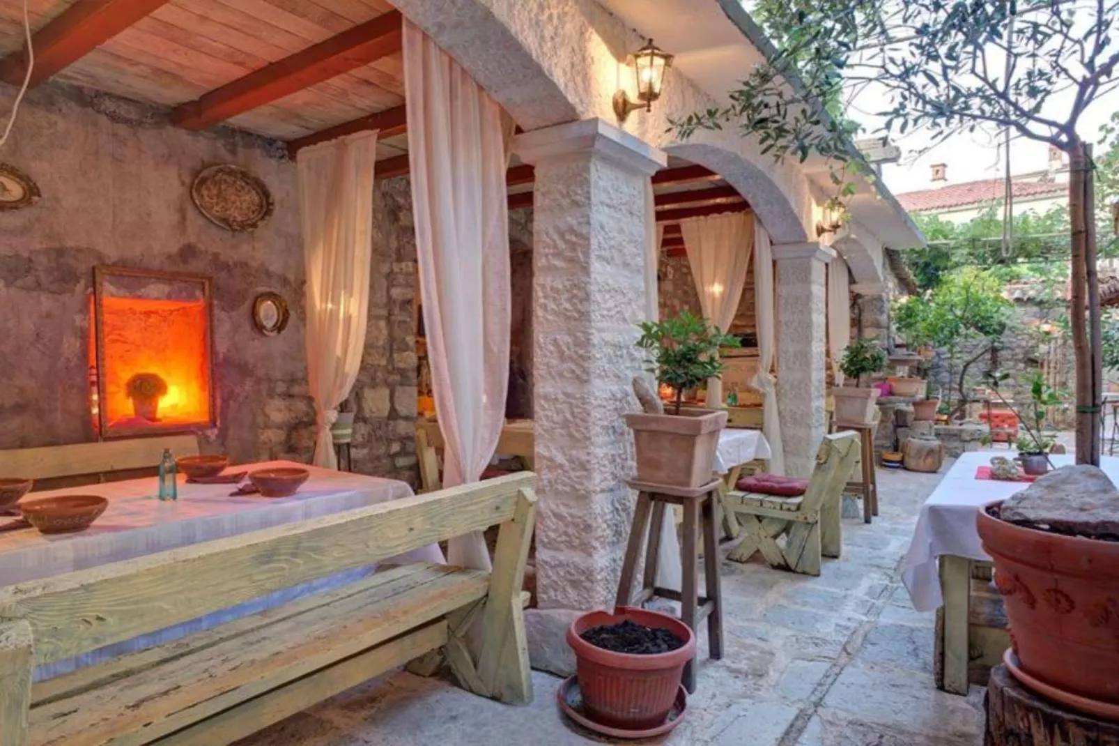 Quaint & Affordable Stay in Budva Traditional Stone House - Family Room 2-Terrasse