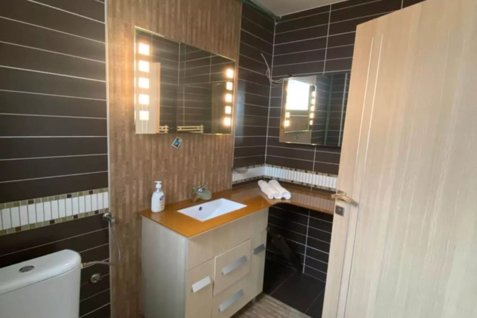 Villa Sarajevo Hills - Five Bedroom Villa with Terrace and Garden-Badezimmer