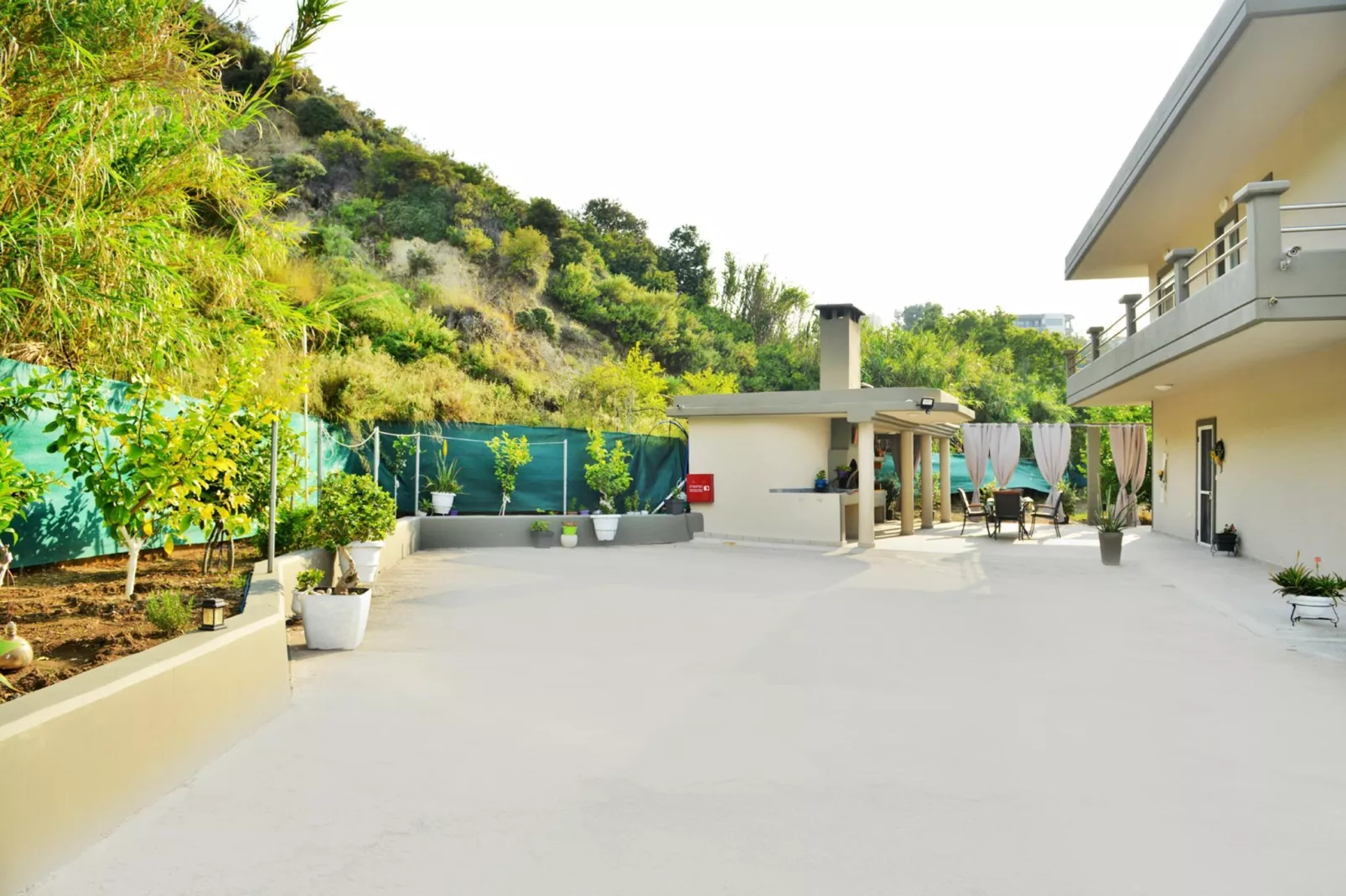 Villa Zambaka-Jardins en été