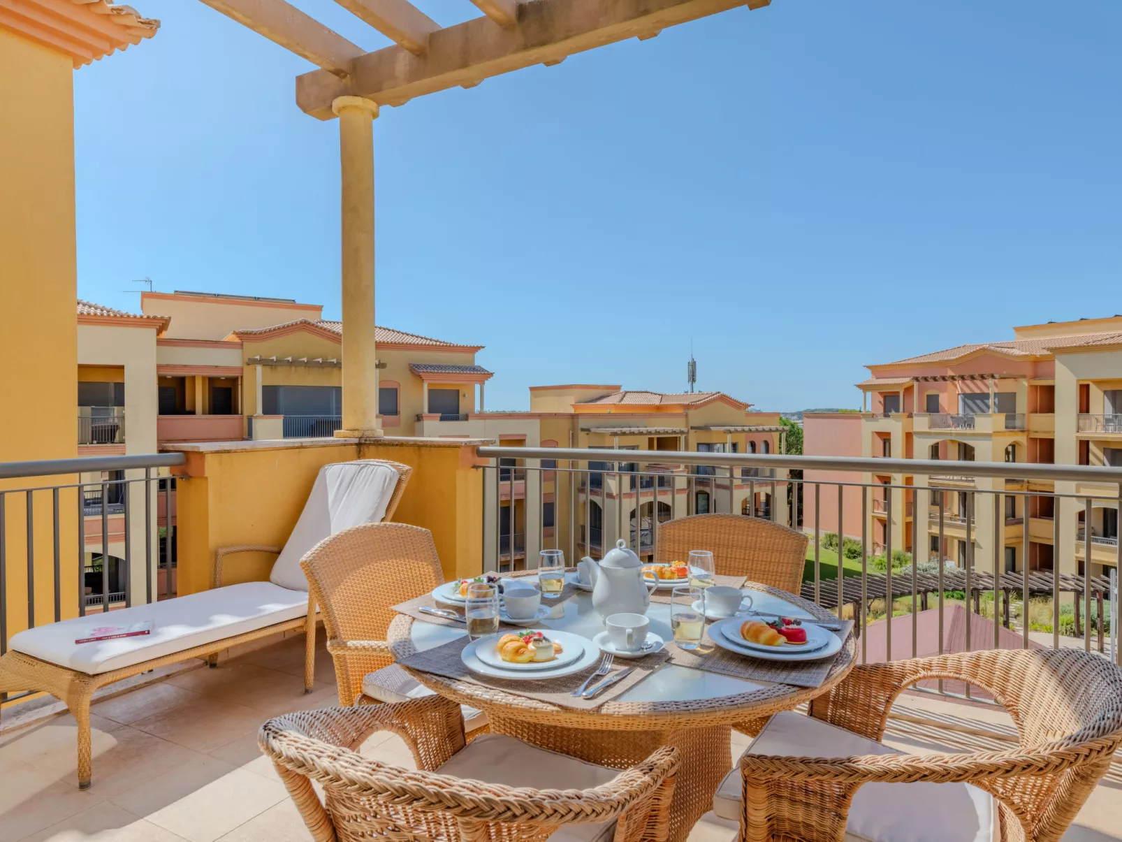 The Residence at Victoria-Outside