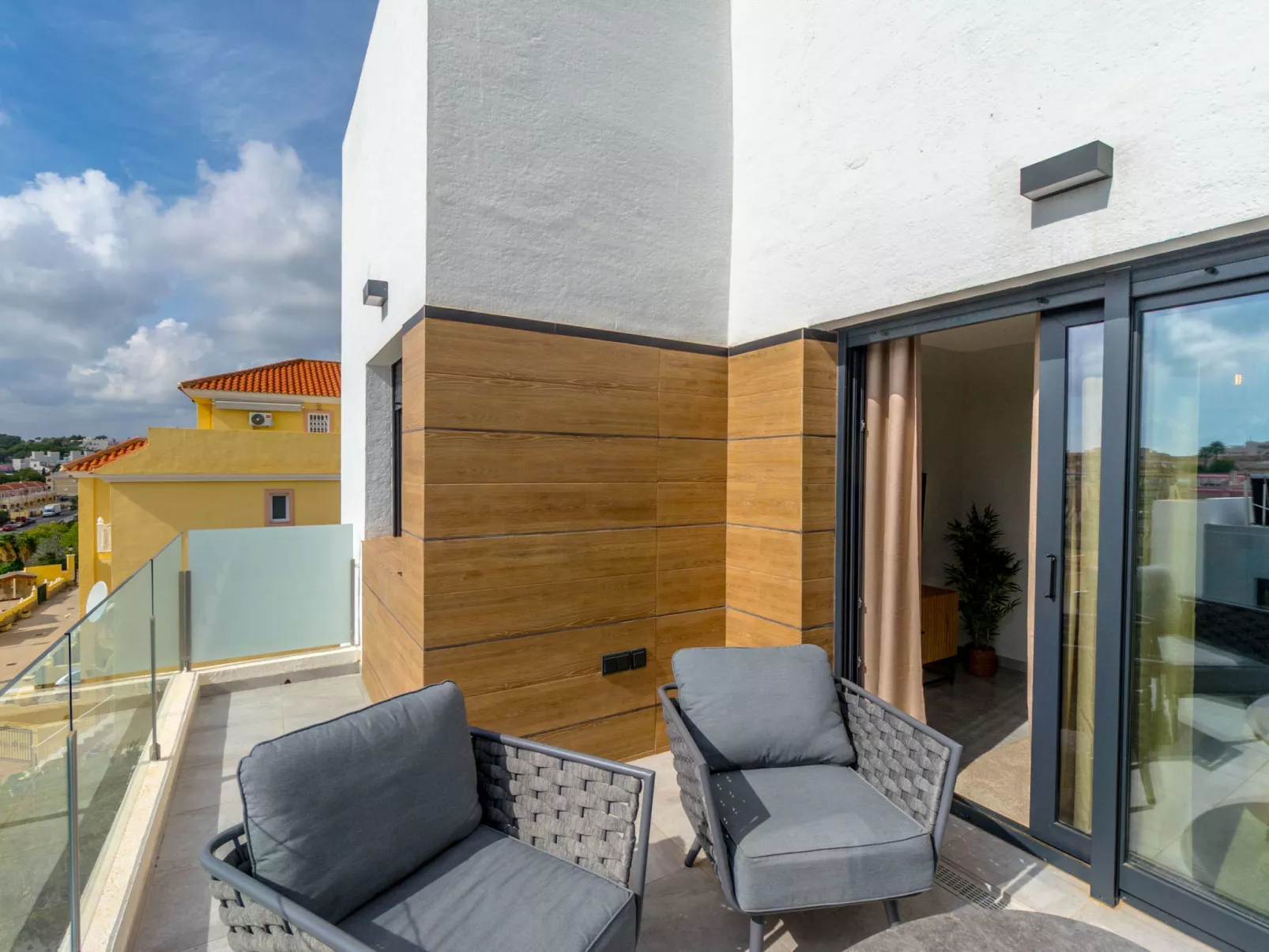 Aire Residencial-Outside