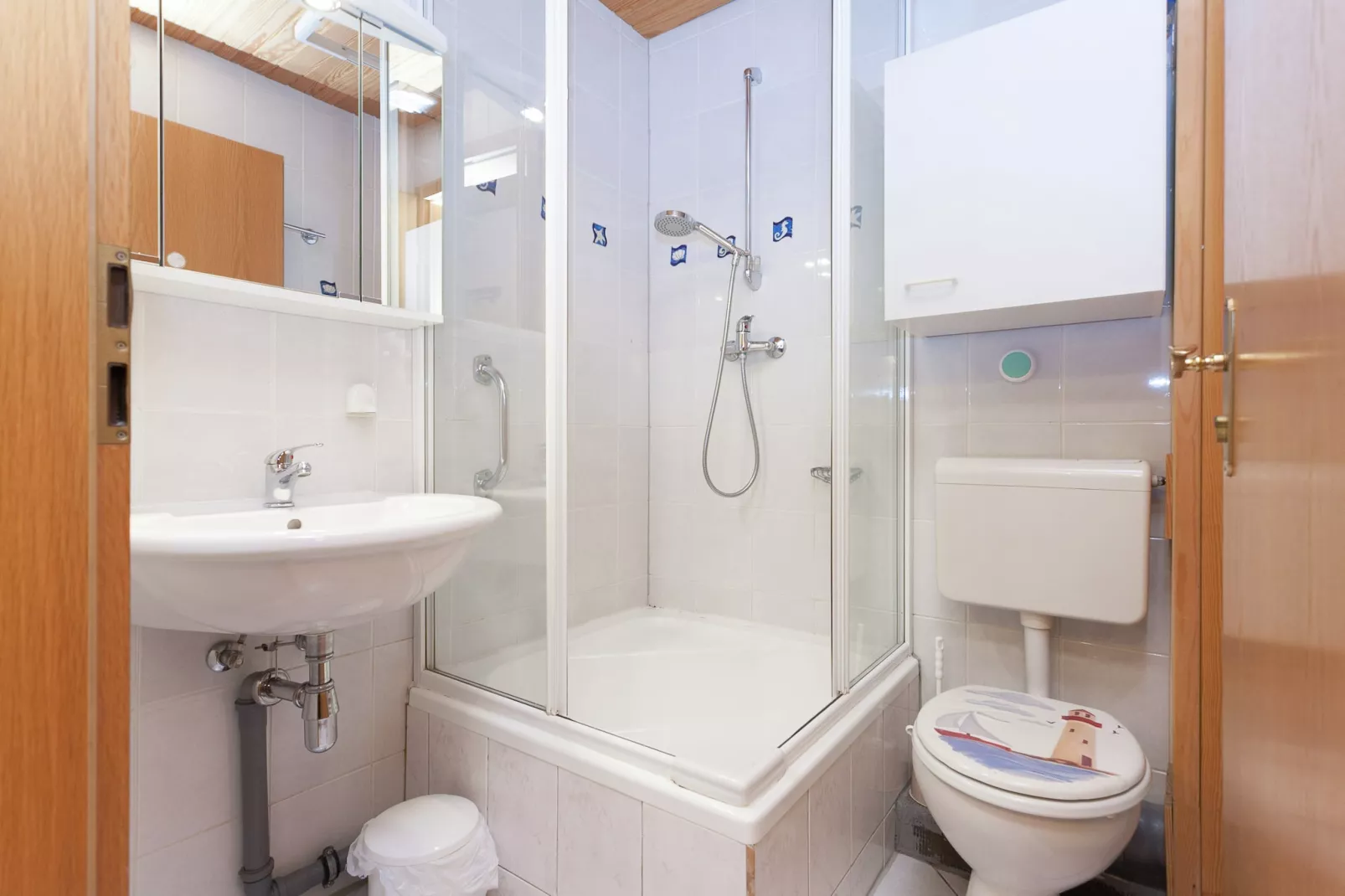 Ferienwohnung mit Kamin Am Waldrand-Badezimmer