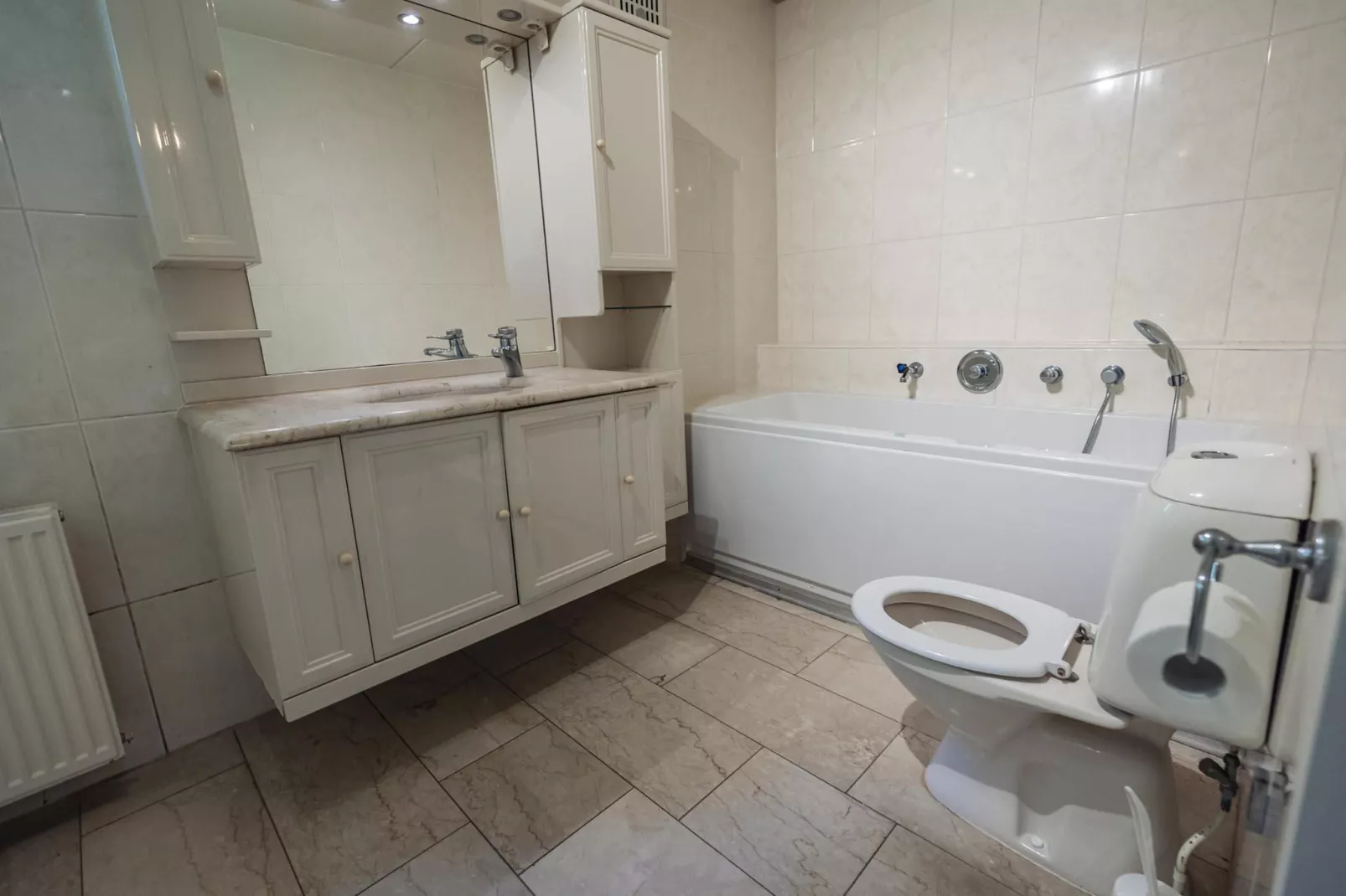 12 - Persons Family Bungalow-Badezimmer