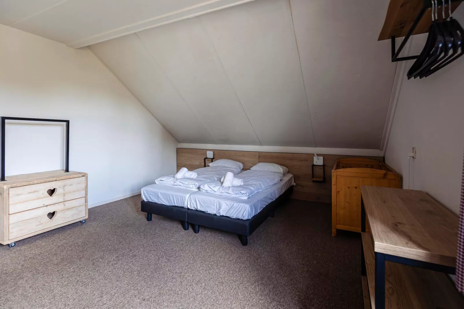 16 - Persons Family bungalow-Chambre