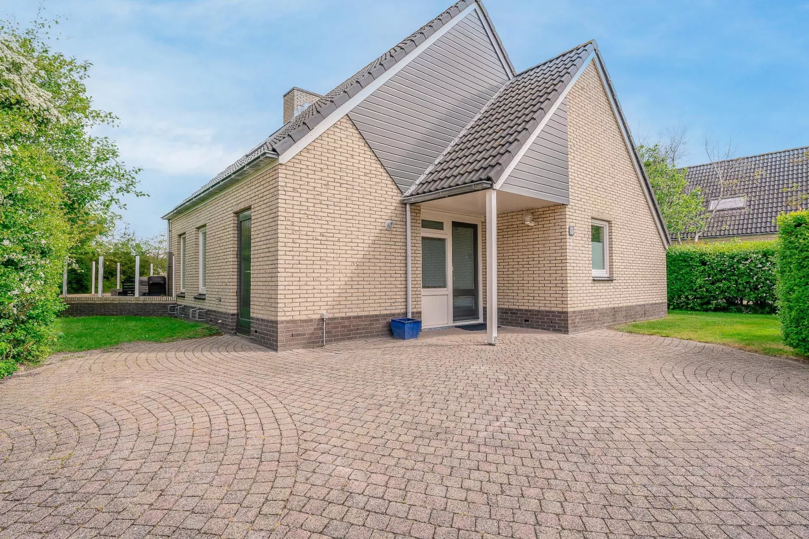 Kamperfoelie 51-Exterior in summer