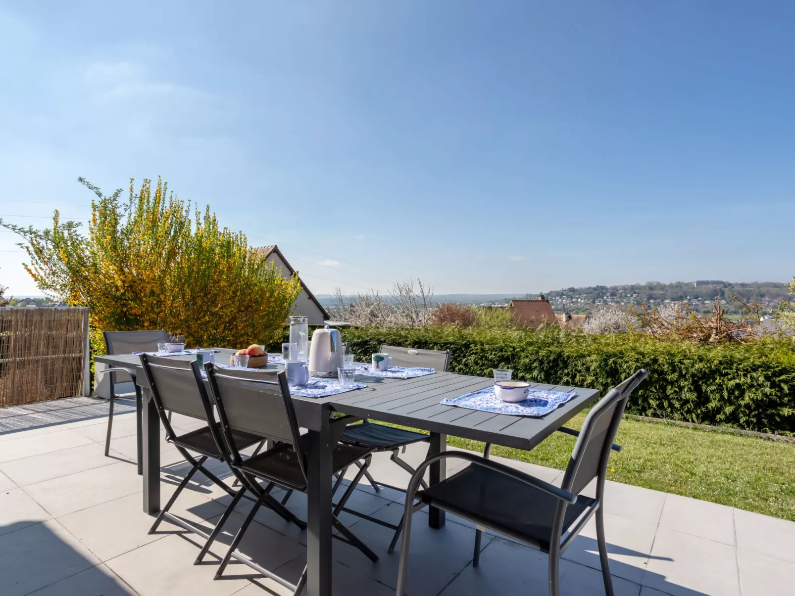 Les Jonquilles-Draußen