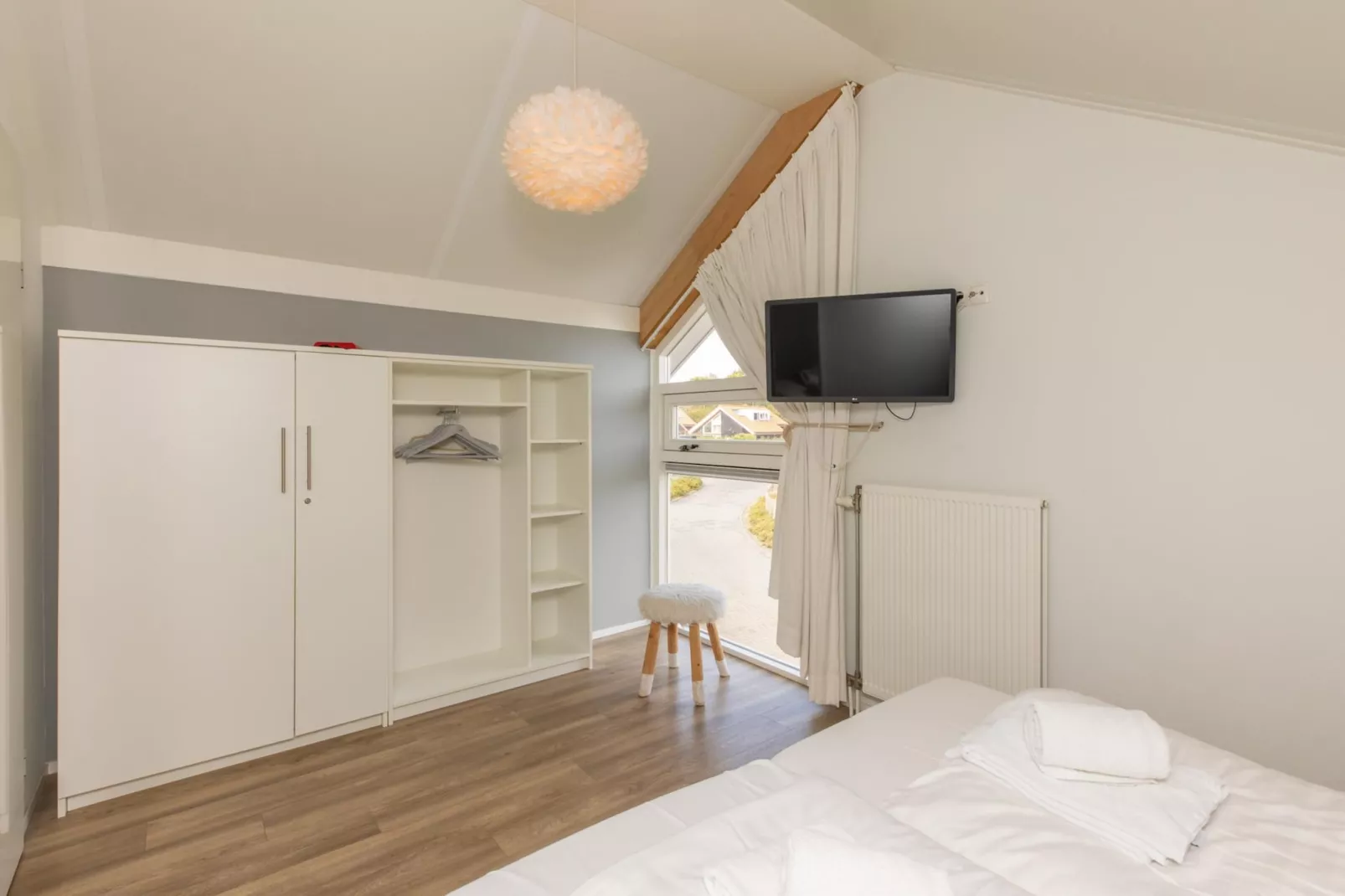 Zonnedorp Kavel 10 Renesse | Villa near the Beach & with Spacious Garden-Bedroom
