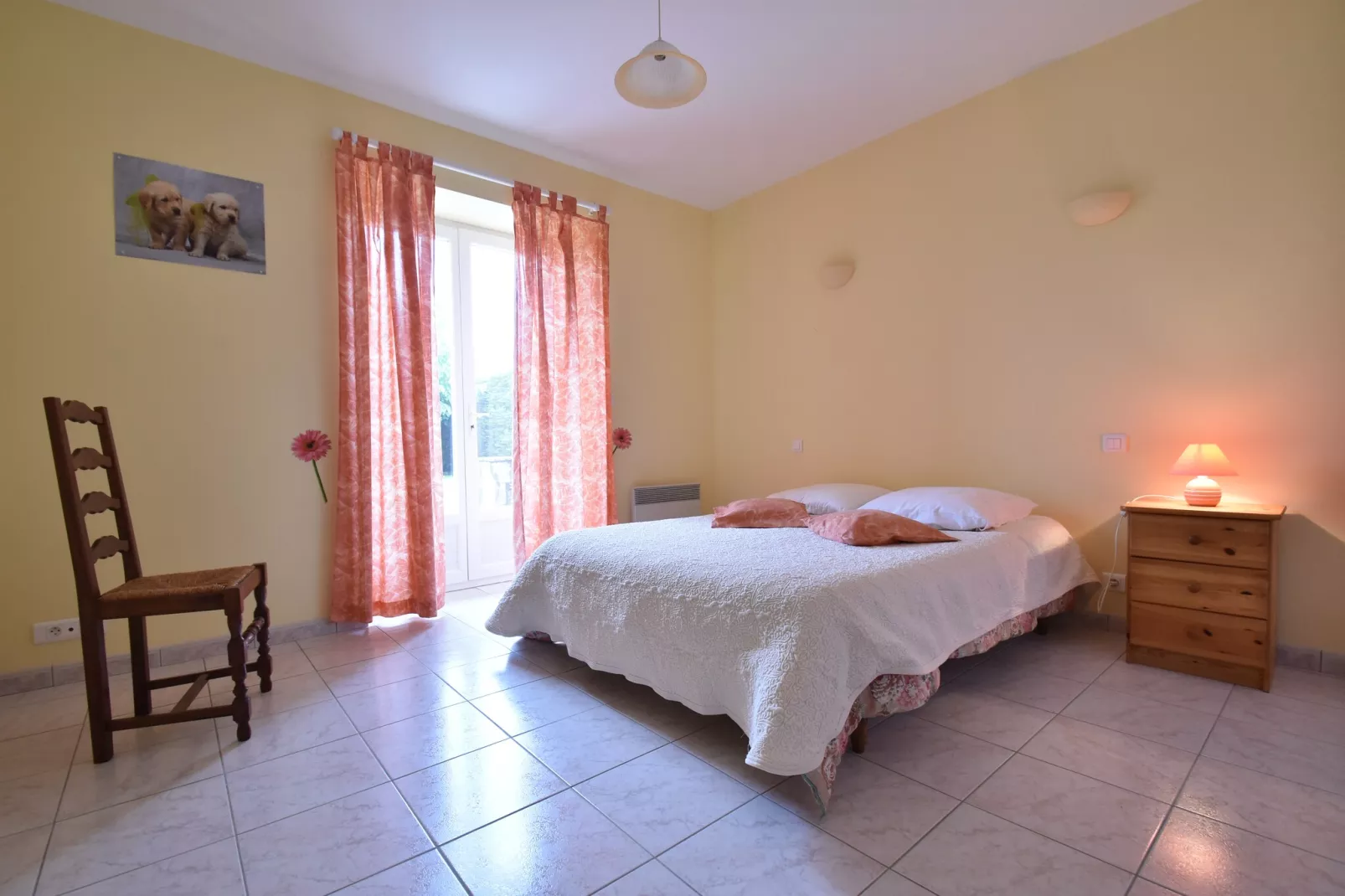 Maison de vacances Besse Les Vitarelles 6p-Bedroom