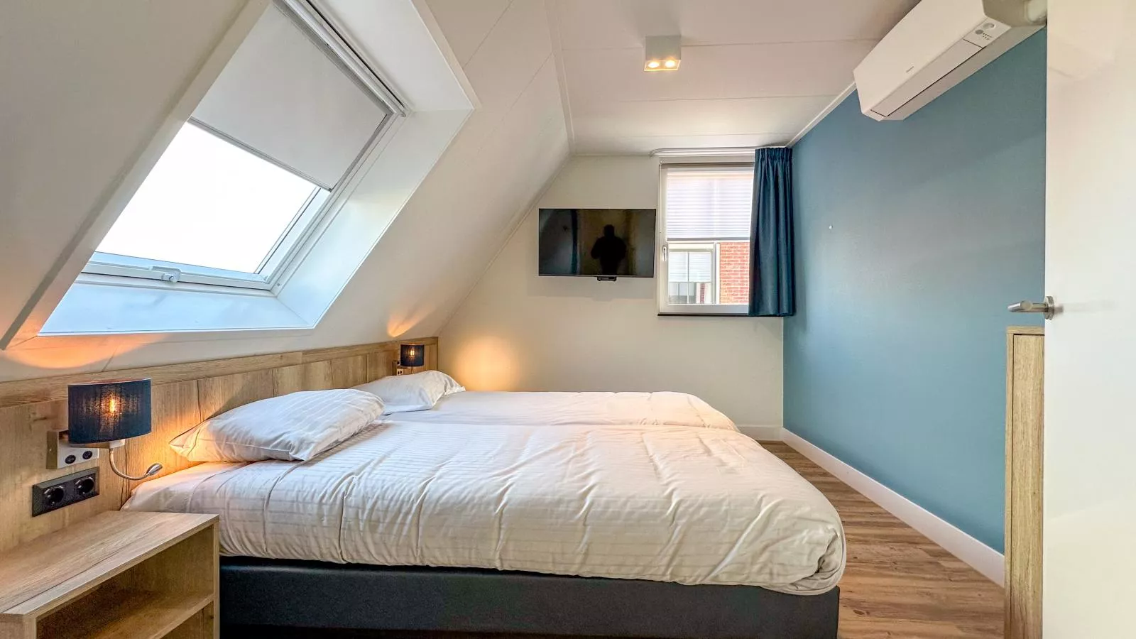 Dune Deluxe 77-Bedroom