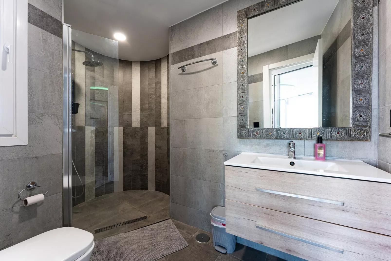 CT 352 - Faro's Torremolinos City Towers 1 - Walking distance to everything-Salle de bain