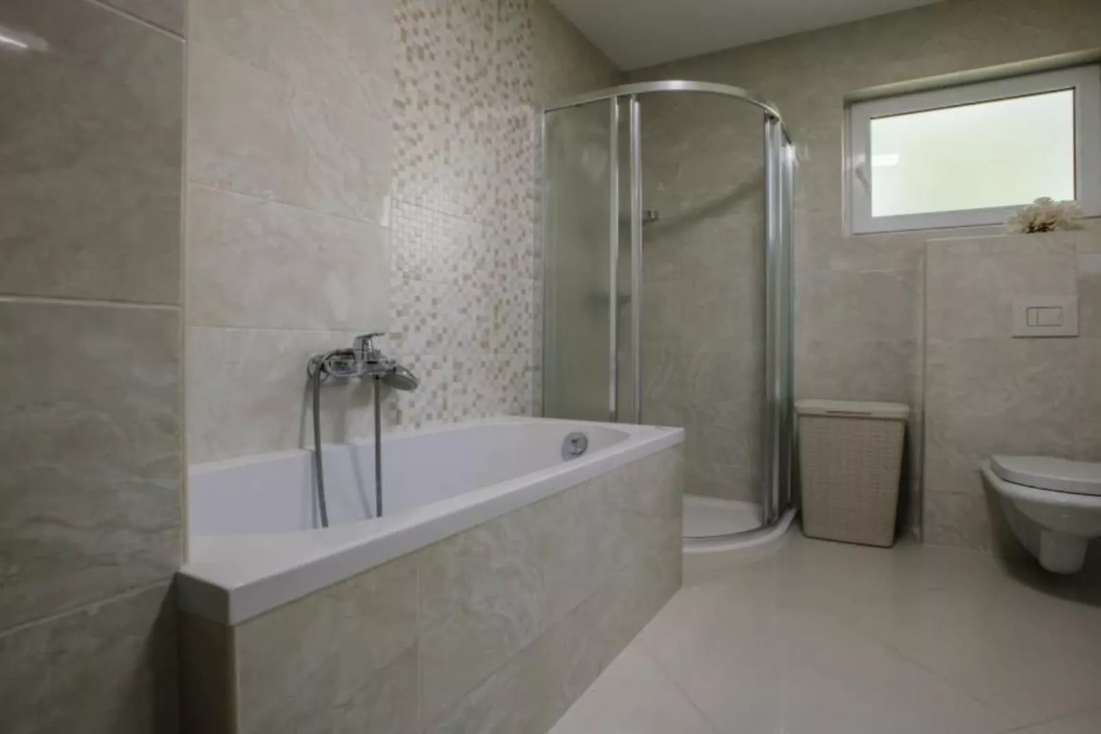 Beautiful Haven Villas - Villa Ante with Outdoor Pool-Bathroom