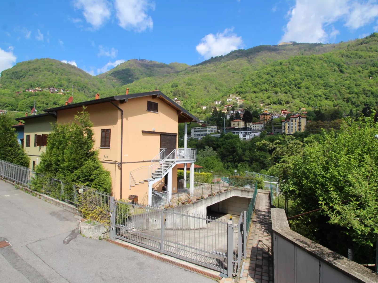 Borgo Castello-Outside