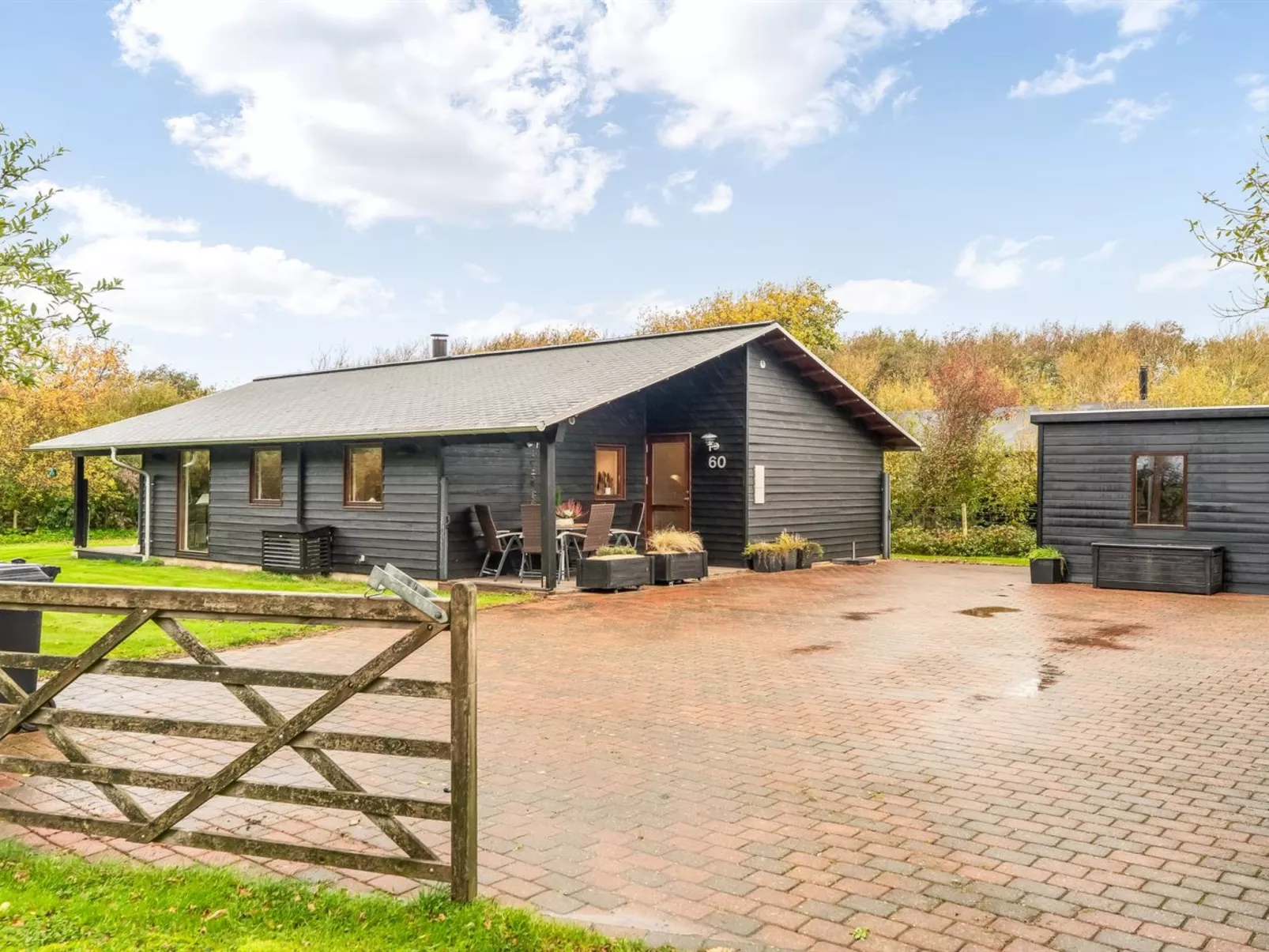 "Jaane" - 250m to the fjord-Outside