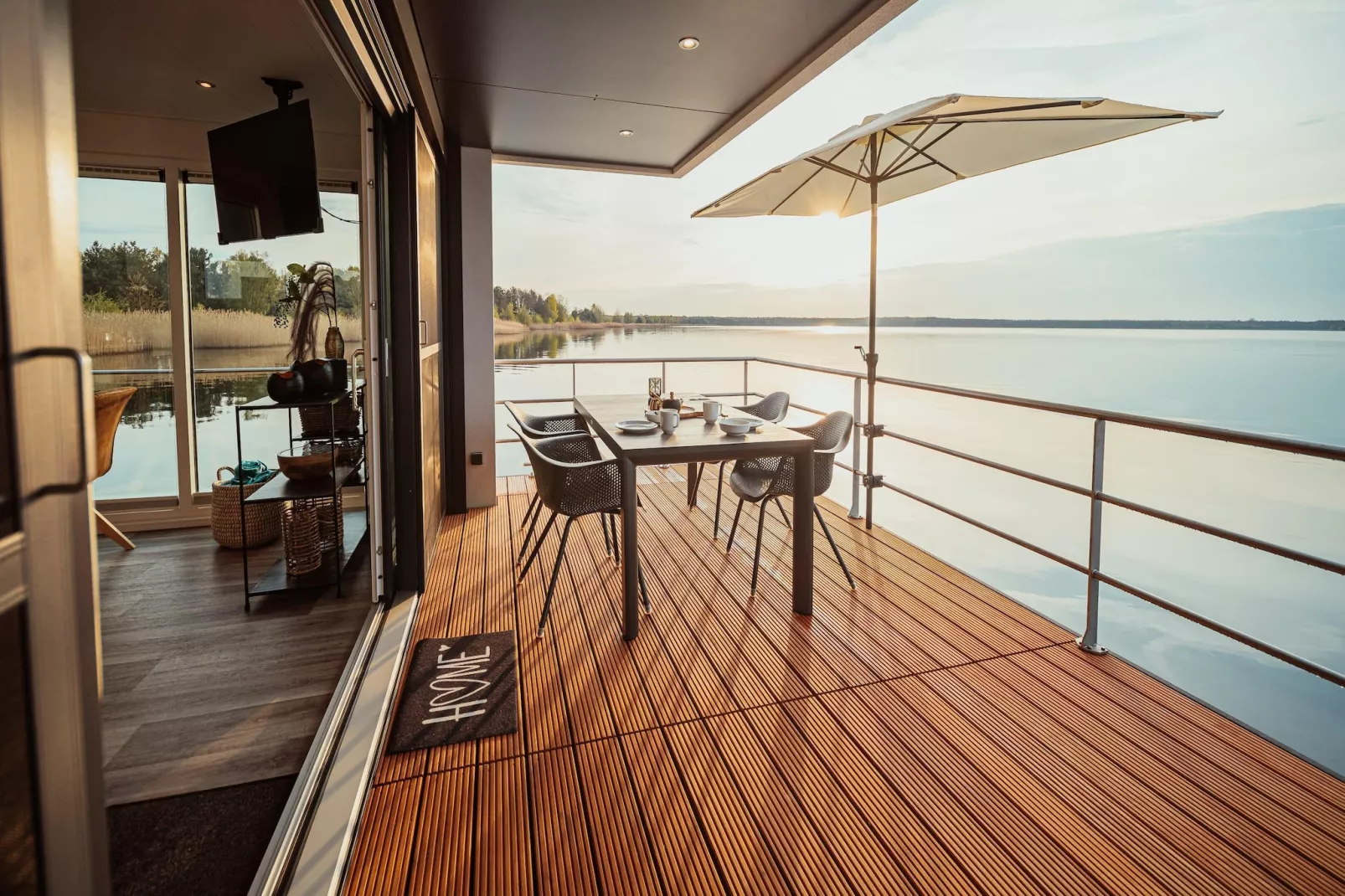 Hausboot am Gräbendorfer See-Terrasse / balcon