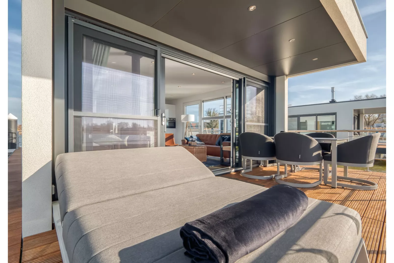 Hausboot in Ribnitz-Damgarten-Terrace balcony