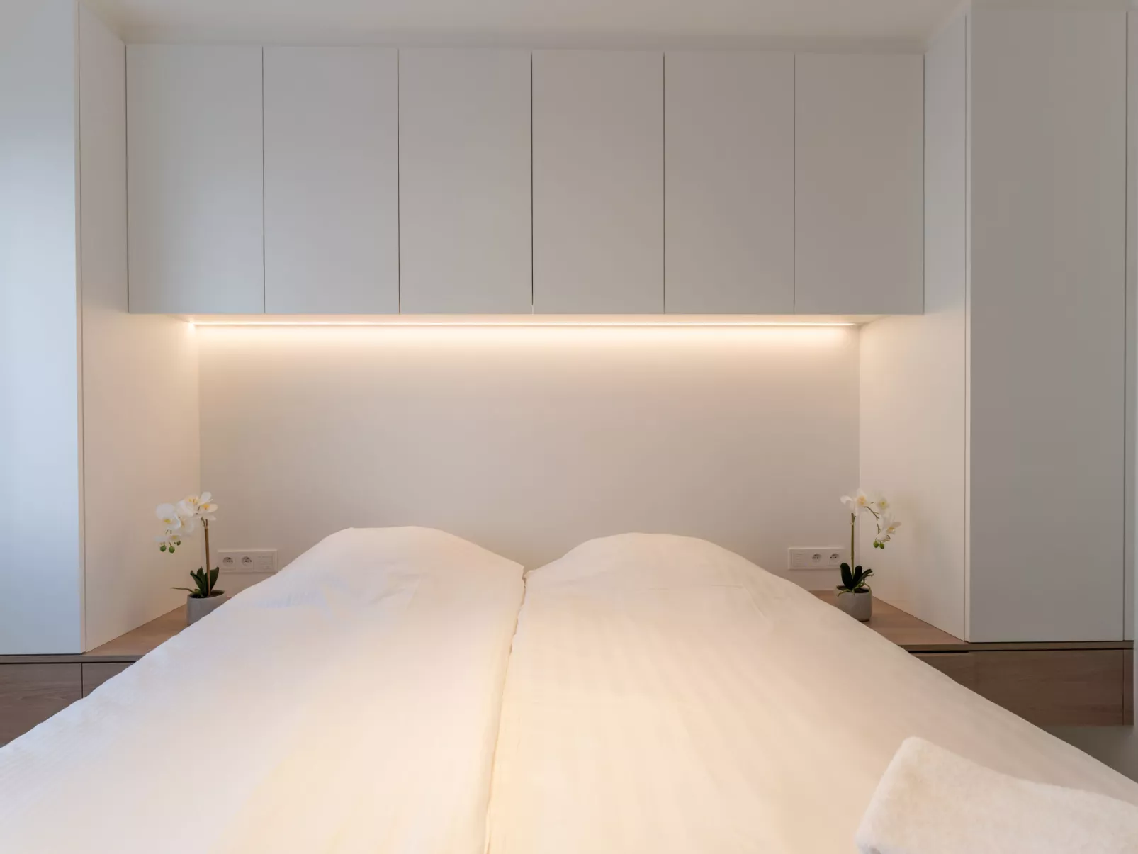 Marie Antoinette close by the sea-Inside