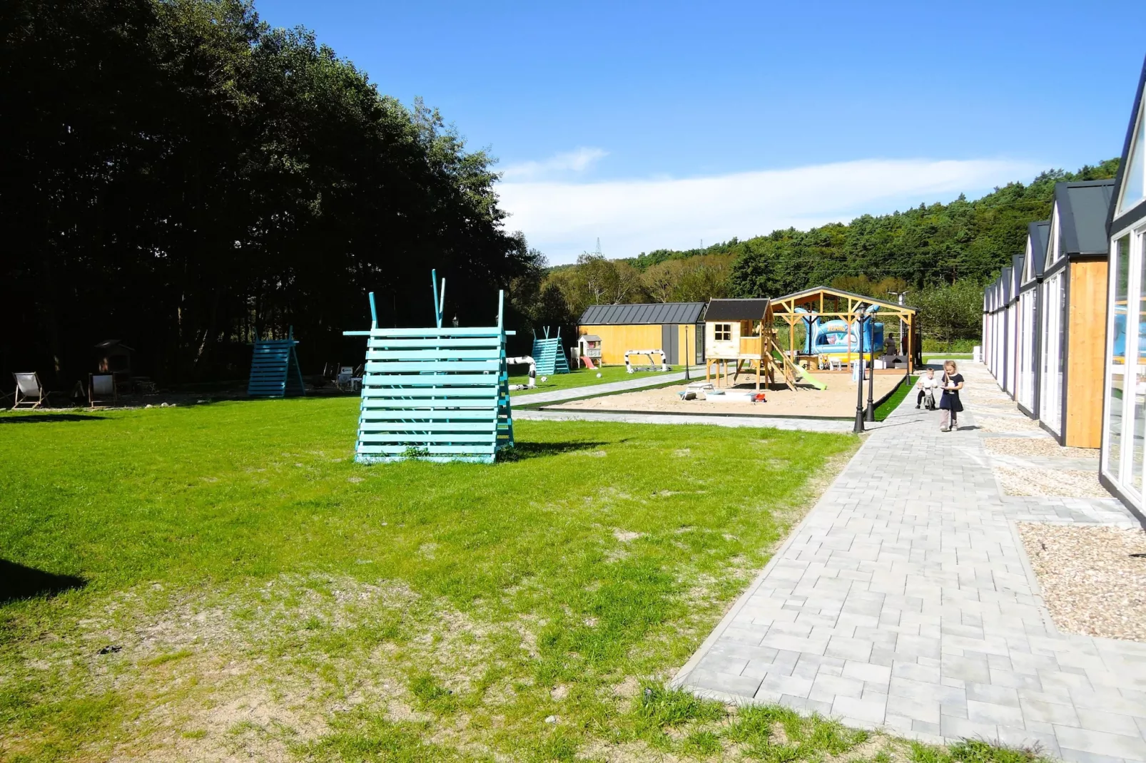 Turkusowa osada Wapnica-Jardins en été