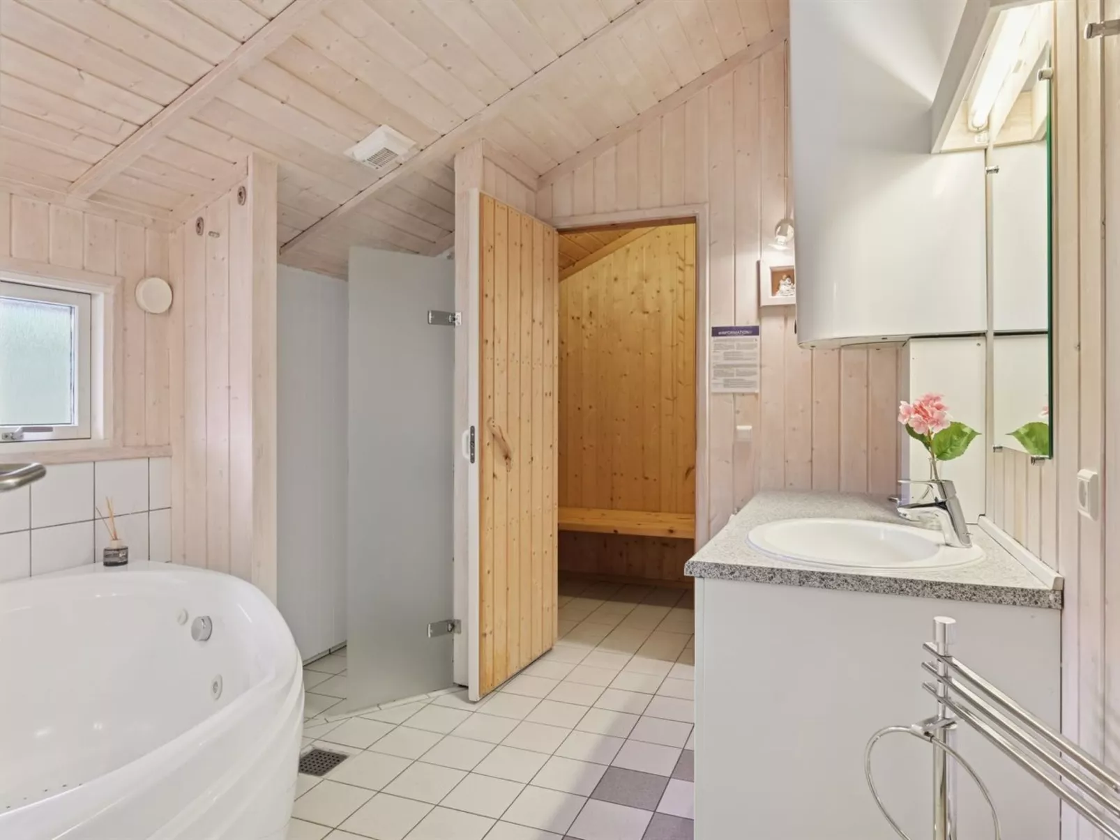 "Gyda" - 840m from the sea-Drinnen