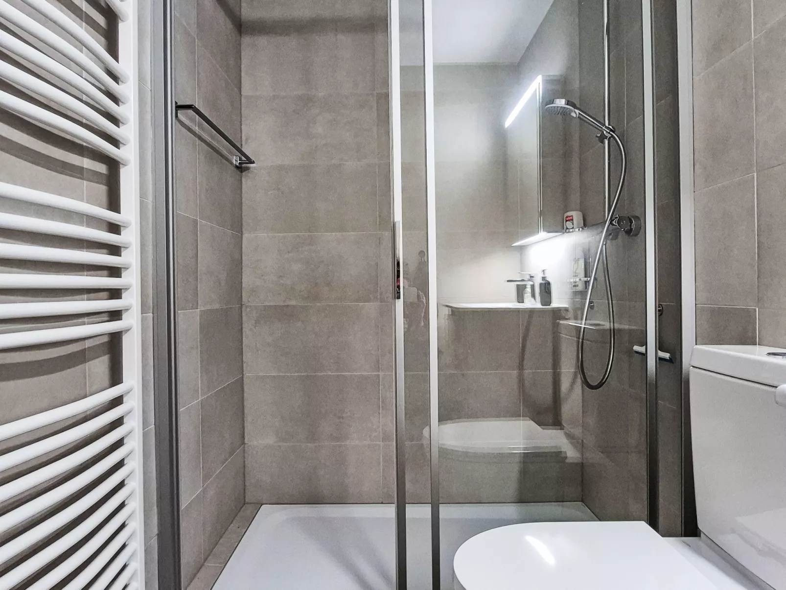 Ambassador 2/1-Inside