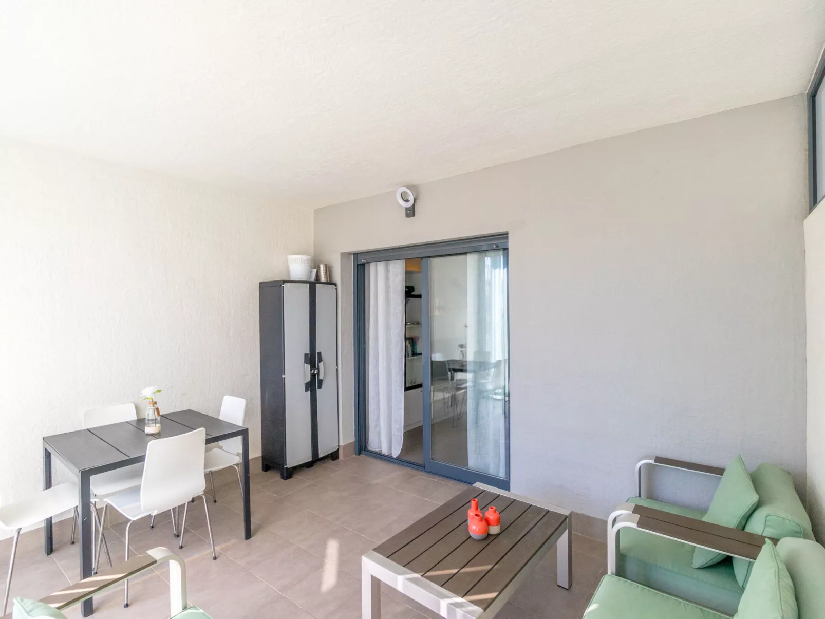 Oasis Beach 1-Drinnen