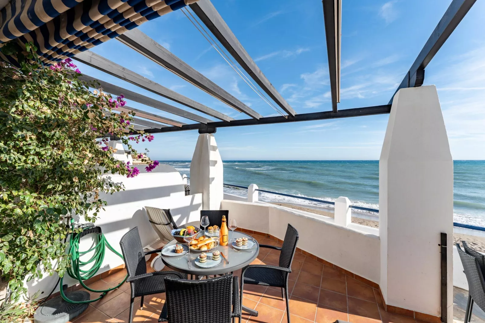 CT 401 - Faro's Beachfront Apartment in Calahonda-Terrace balcony