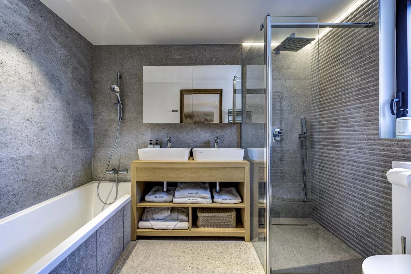 Green Forest-Bathroom