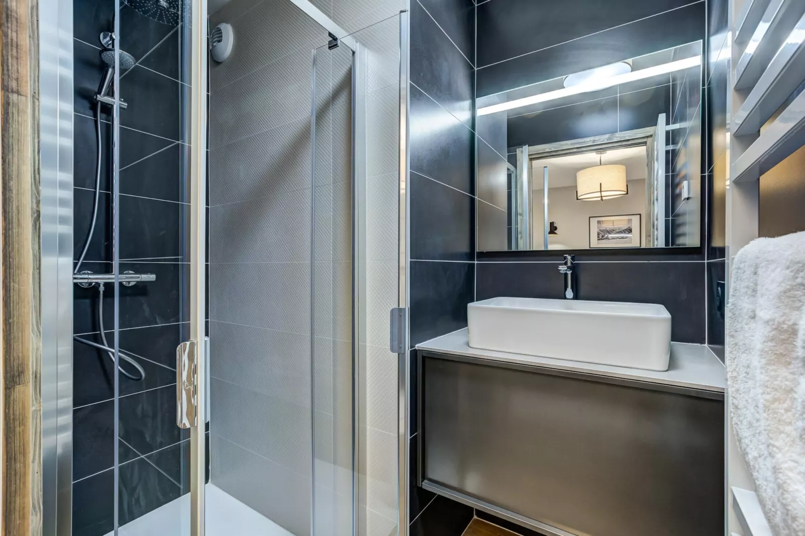 White Pearl A31-Bathroom