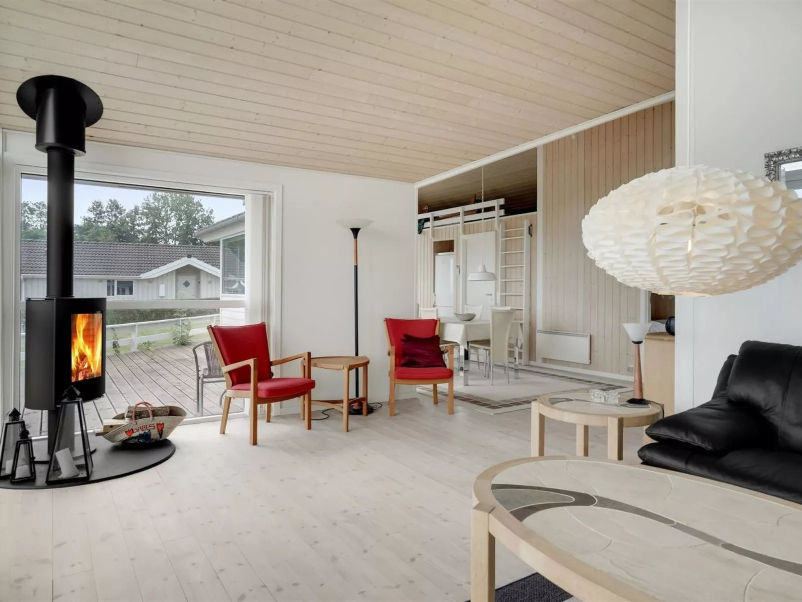 "Finn" - 100m from the sea-Dedans