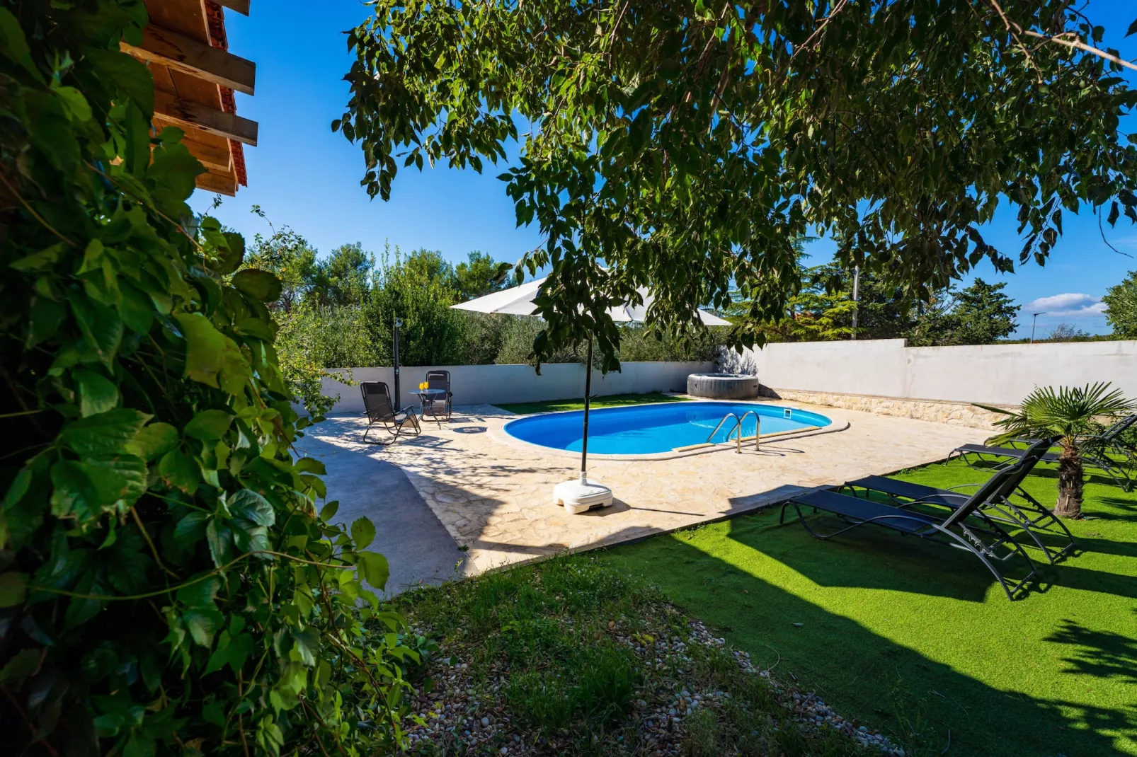 Holiday home Emily-Piscine