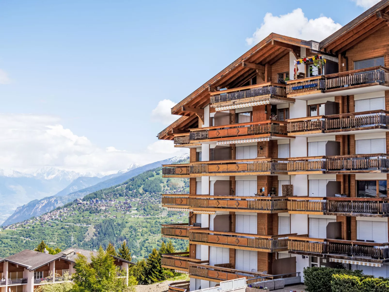 Victoria 1C0-Outside