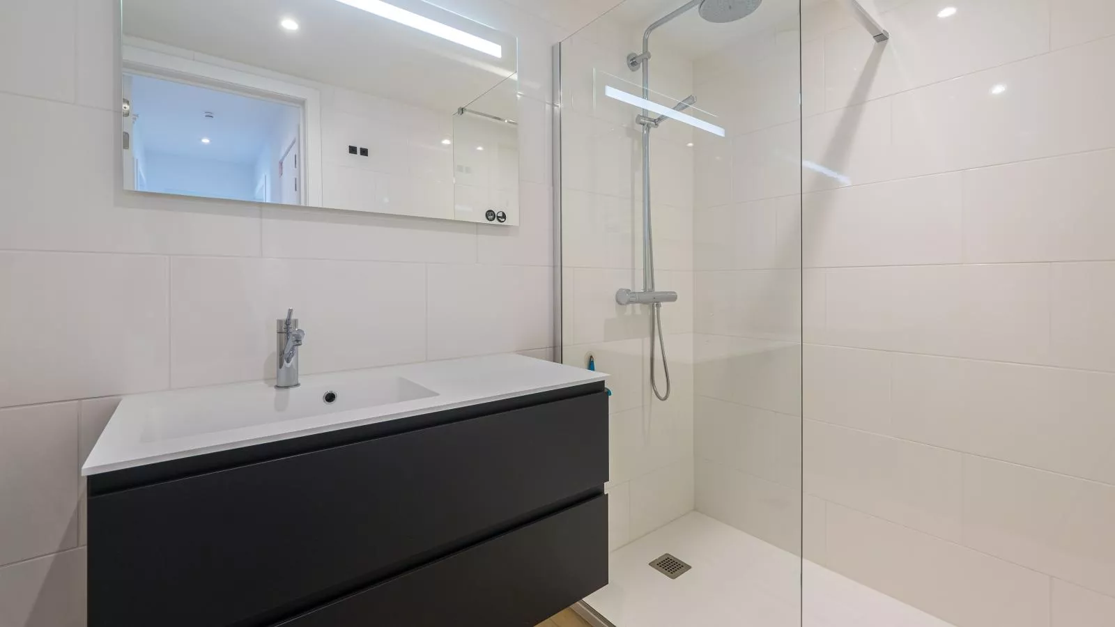 Matisse - 0101 + box 8-Bathroom