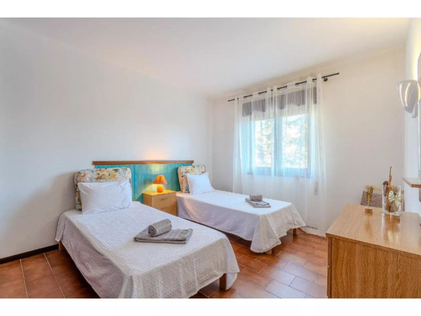 Ivone - Sunny Way-Dedans