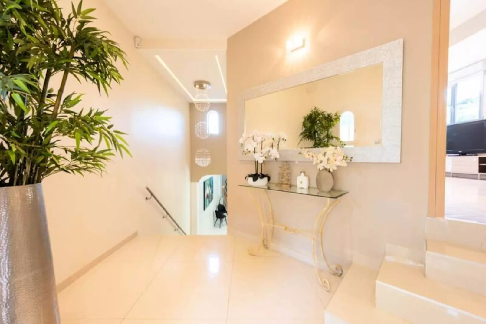 Résidence Villa 330m2, 6 Chambres, Piscine Chauff&eacute;e Jacuzzi-Untagged