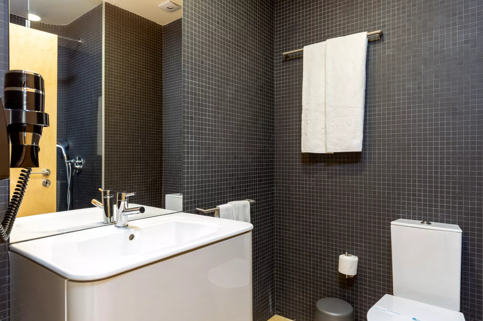 Feel Porto Codeçal Apartment 2.2-Salle de bain