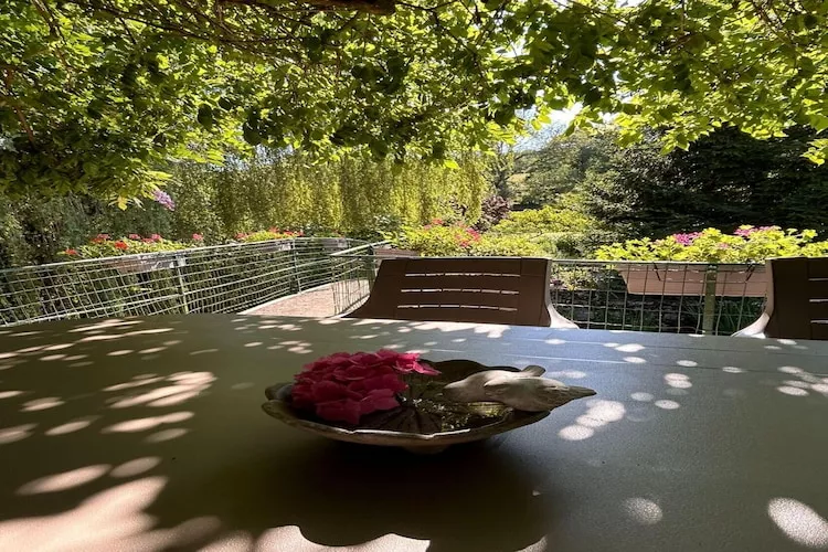 Bligny-sur-Ouche-Jardins en été