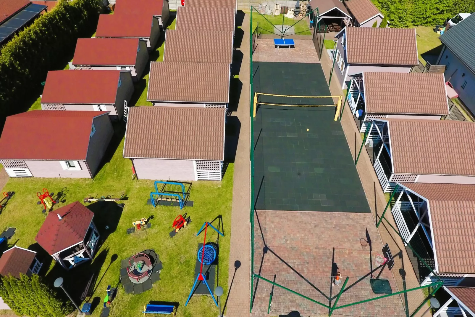 Domy wakacyjne w Międzyzdrojach z podgrzewanym basenem-Außenbereich Sommer